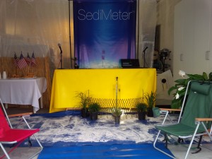The demonstration tank with the SediMeter allowed attendees to compare what happened on the bottom with the SediMeter measurements displayed in real time on the computer screen.